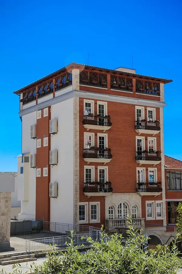 Krujë Mervin Hotel 4*,