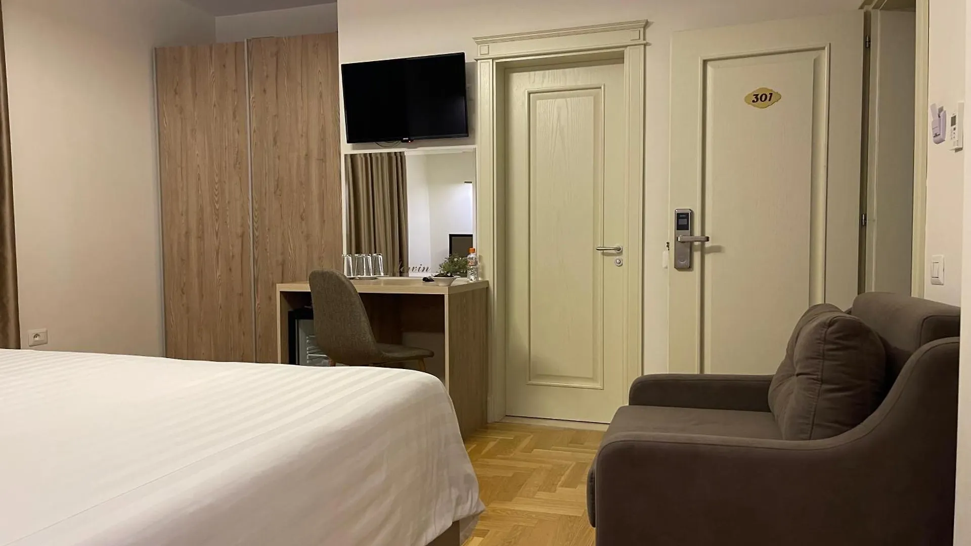 Mervin Hotel Krujë Albanie